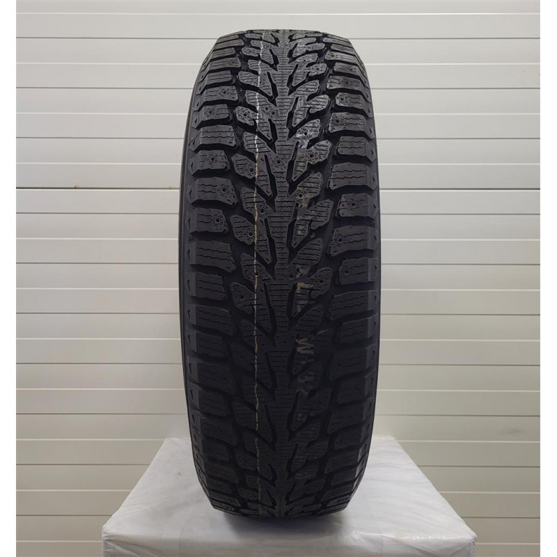 Kumho - WI32 - 215/65 R16