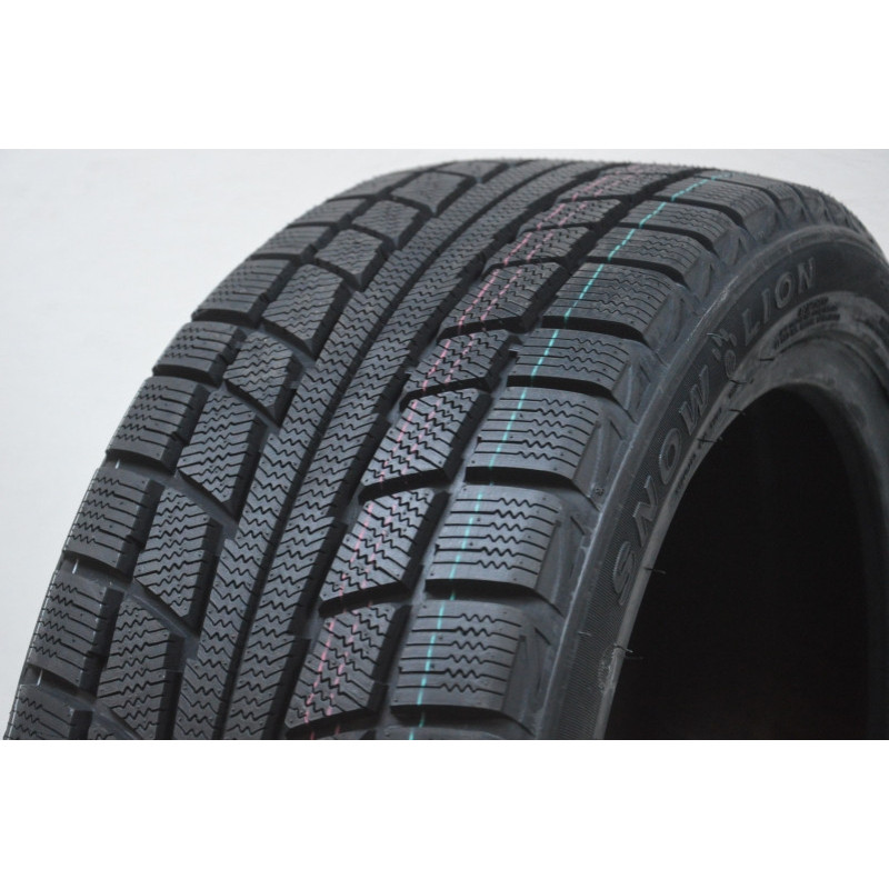 Triangle - Snow Lion TR777 - 215/70 R15