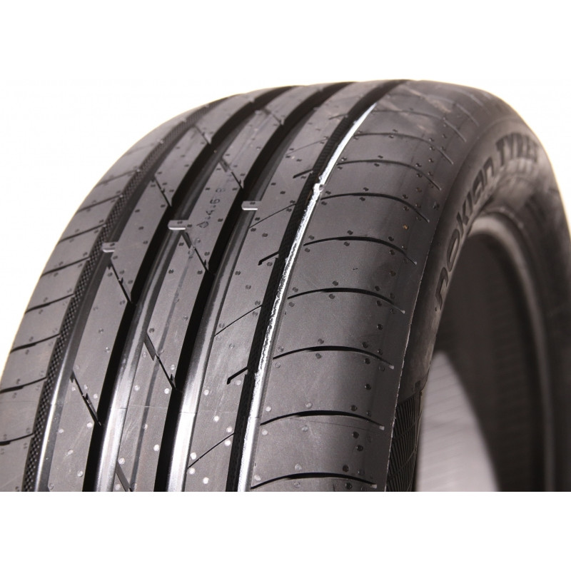 Nokian - Hakka Black 3 - 235/40 R18